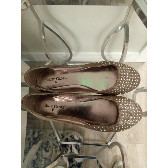 Faded Glory Women's Tan Silver Flats Size 6 - Picture 6 of 8